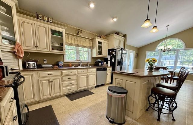 100 Flamingo RD, Bassett, VA 24055