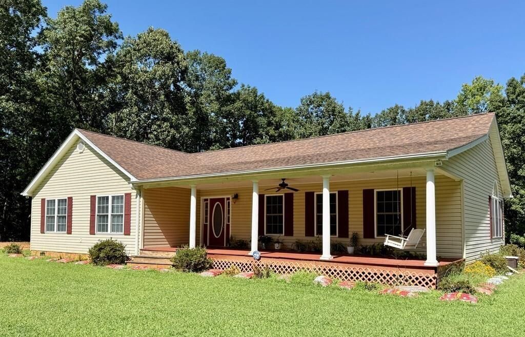 100 Flamingo RD, Bassett, VA 24055