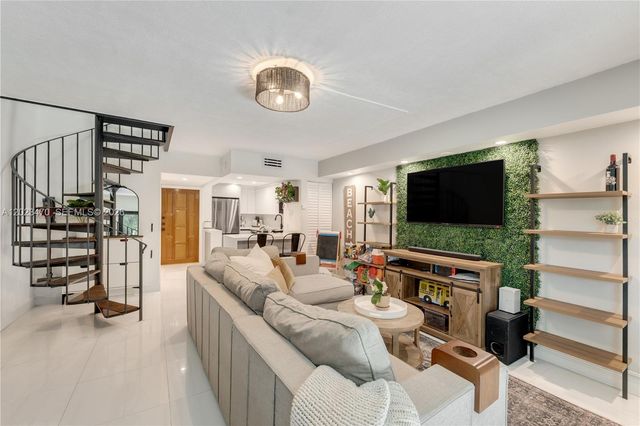 3214 W Trade Ave III-5, Miami, FL 33133