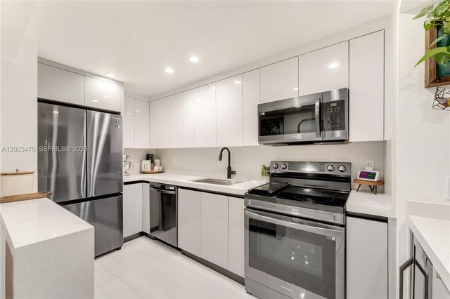 3214 W Trade Ave III-5, Miami, FL 33133