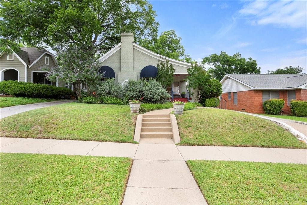 4016 Pershing Avenue, Fort Worth, TX 76107