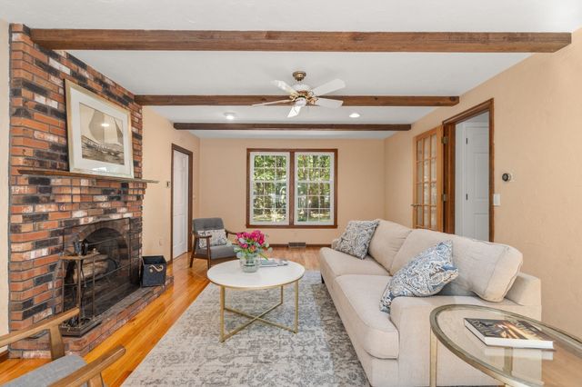 942 Salem End Road, Framingham, MA 01702