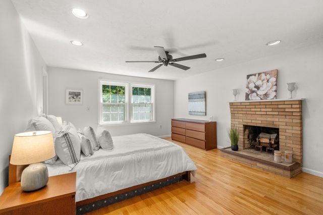 942 Salem End Road, Framingham, MA 01702