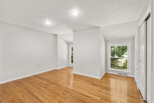 942 Salem End Road, Framingham, MA 01702