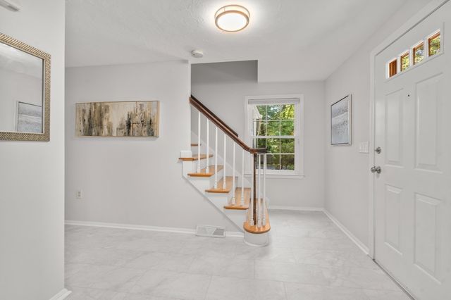 942 Salem End Road, Framingham, MA 01702