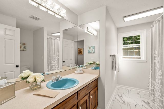 942 Salem End Road, Framingham, MA 01702