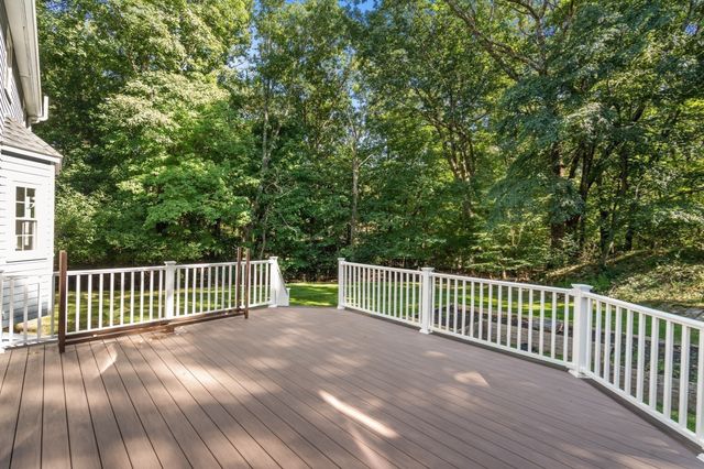 942 Salem End Road, Framingham, MA 01702