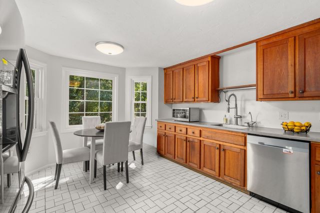 942 Salem End Road, Framingham, MA 01702