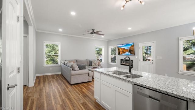 2410 Cedar Lane, Kernersville, NC 27284