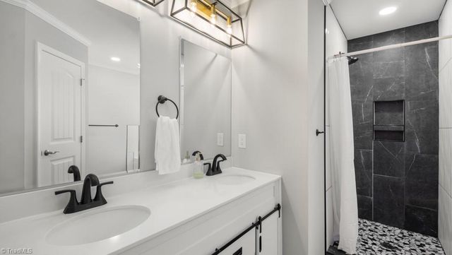 2410 Cedar Lane, Kernersville, NC 27284