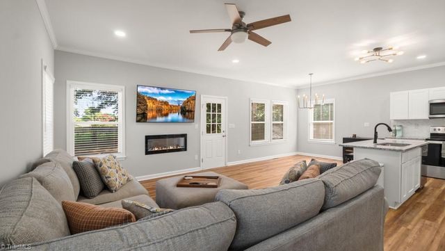 2410 Cedar Lane, Kernersville, NC 27284