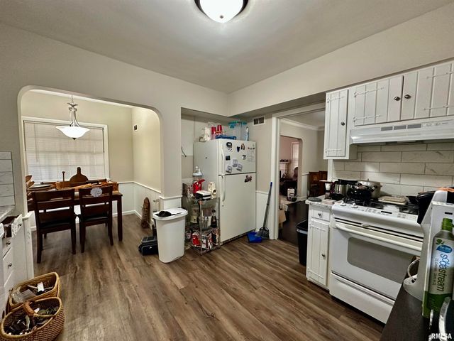 401 W FORREST HILL Avenue, Peoria, IL 61604