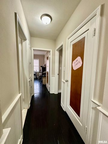 401 W FORREST HILL Avenue, Peoria, IL 61604