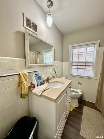 401 W FORREST HILL Avenue, Peoria, IL 61604