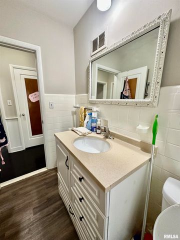 401 W FORREST HILL Avenue, Peoria, IL 61604