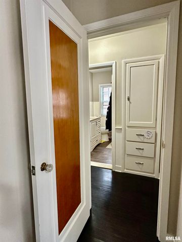 401 W FORREST HILL Avenue, Peoria, IL 61604