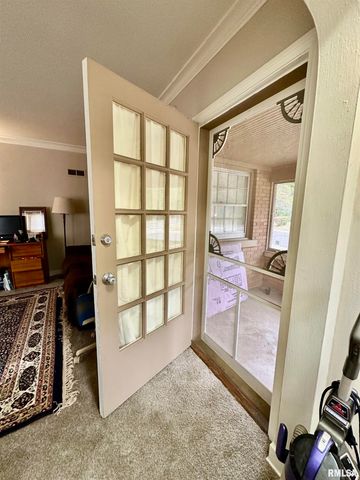 401 W FORREST HILL Avenue, Peoria, IL 61604