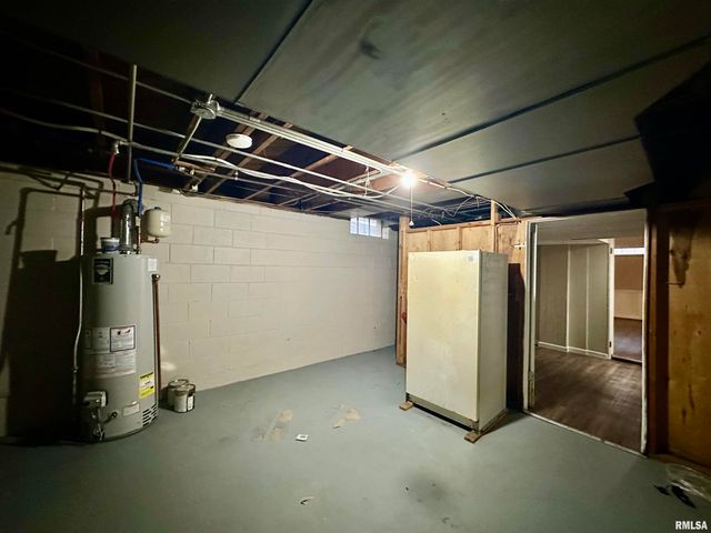 401 W FORREST HILL Avenue, Peoria, IL 61604