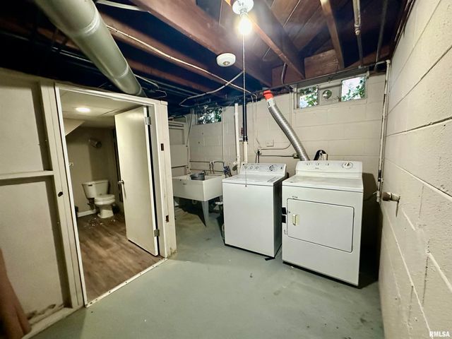 401 W FORREST HILL Avenue, Peoria, IL 61604