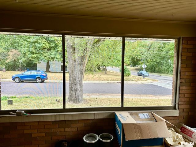 401 W FORREST HILL Avenue, Peoria, IL 61604