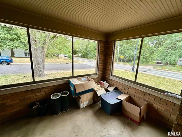 401 W FORREST HILL Avenue, Peoria, IL 61604