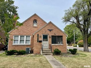 401 W FORREST HILL Avenue, Peoria, IL 61604