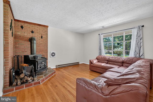 313 KNIGHT DR, White Post, VA 22663