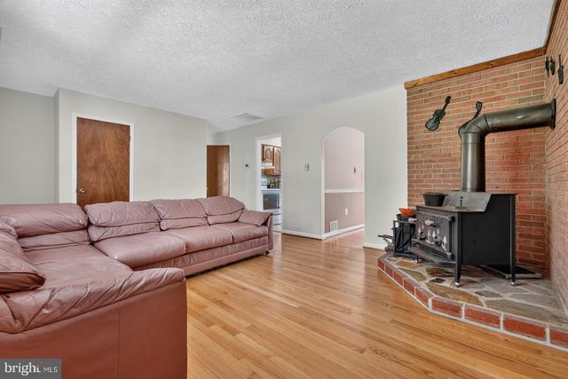 313 KNIGHT DR, White Post, VA 22663
