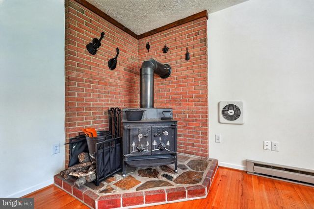 313 KNIGHT DR, White Post, VA 22663