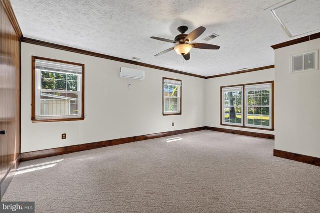 313 KNIGHT DR, White Post, VA 22663