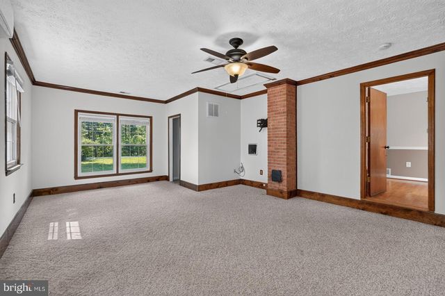 313 KNIGHT DR, White Post, VA 22663