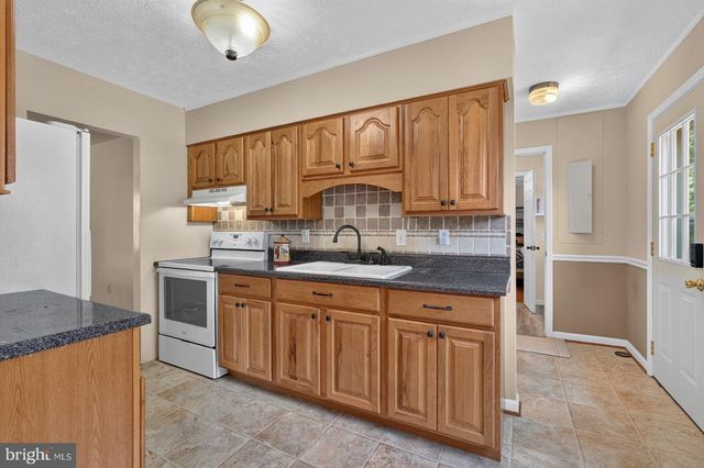 313 KNIGHT DR, White Post, VA 22663