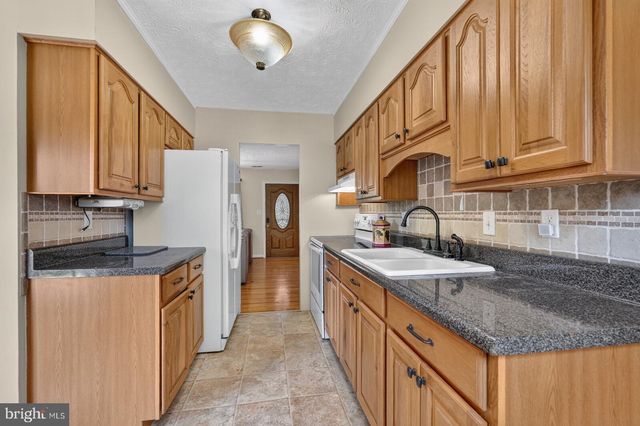 313 KNIGHT DR, White Post, VA 22663