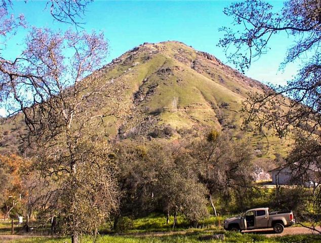 82 Erwin Lane, Yokuts Valley, CA 93675