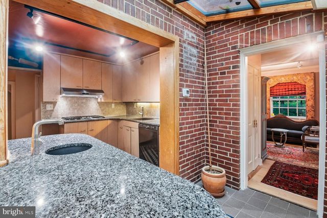 1213 ROUNDHILL RD, Baltimore, MD 21218