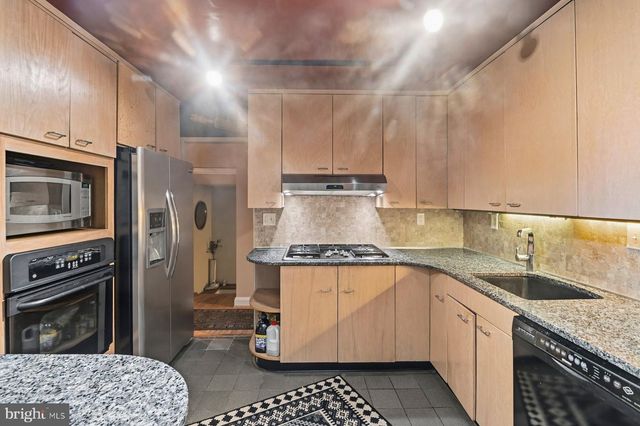 1213 ROUNDHILL RD, Baltimore, MD 21218