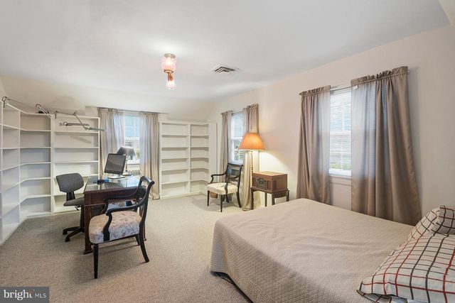 1213 ROUNDHILL RD, Baltimore, MD 21218