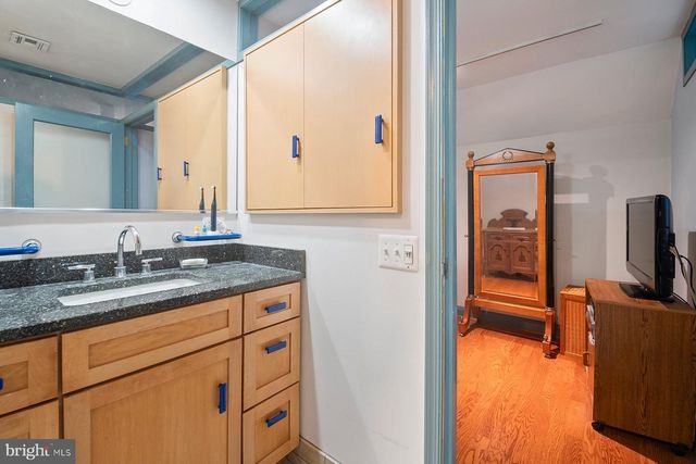1213 ROUNDHILL RD, Baltimore, MD 21218