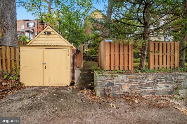 1213 ROUNDHILL RD, Baltimore, MD 21218