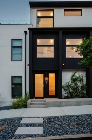 521 Iris Avenue, Corona Del Mar, CA 92625