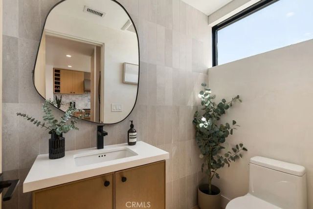 521 Iris Avenue, Corona Del Mar, CA 92625