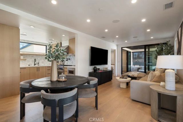 521 Iris Avenue, Corona Del Mar, CA 92625