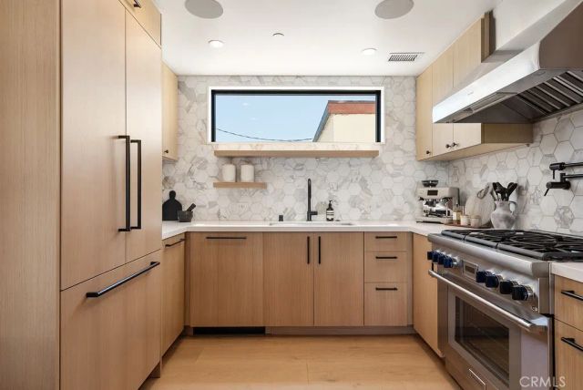 521 Iris Avenue, Corona Del Mar, CA 92625