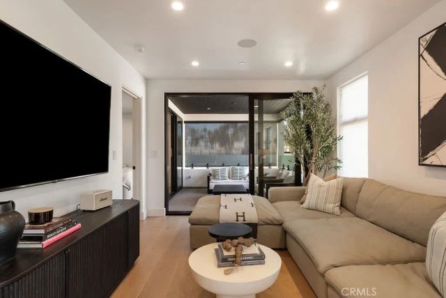 521 Iris Avenue, Corona Del Mar, CA 92625