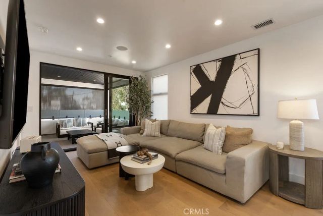 521 Iris Avenue, Corona Del Mar, CA 92625