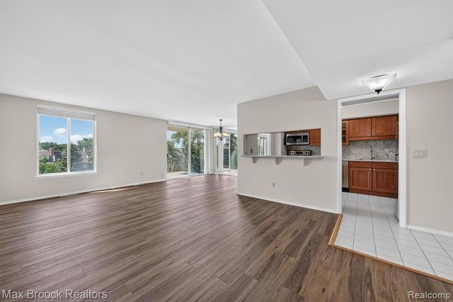 600 W Brown Street 309, Birmingham, MI 48009