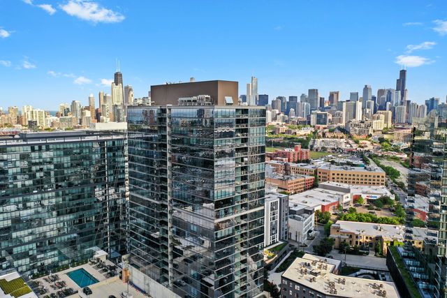 860 W Blackhawk Street 2106, Chicago, IL 60642