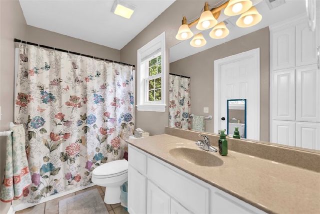 6 Breeghle Lane, Bella Vista, AR 72714
