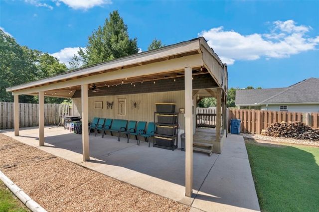 6 Breeghle Lane, Bella Vista, AR 72714