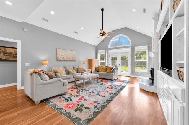 6 Breeghle Lane, Bella Vista, AR 72714
